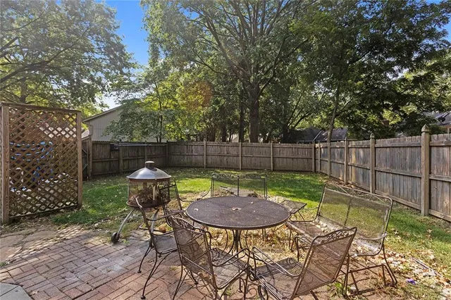 $365,000 | 1601 Northwest Weatherstone Court, Blue Springs, MO 64015