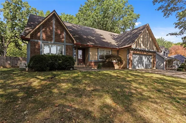 $365,000 | 1601 Northwest Weatherstone Court, Blue Springs, MO 64015