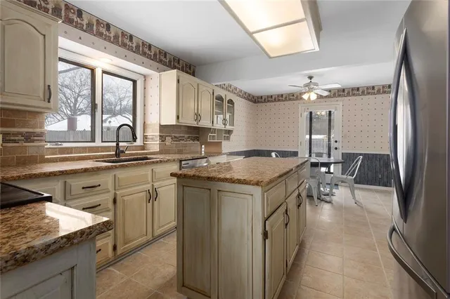 $365,000 | 1601 Northwest Weatherstone Court, Blue Springs, MO 64015