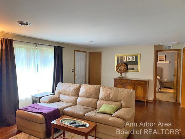 4960 Park Road Ann Arbor, MI 48103 - Photo 4 of 23