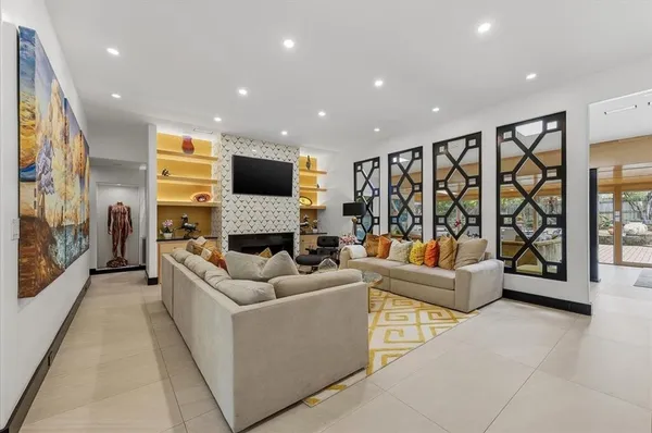 $1,293,000 | 308 North Broadway Road, Azle, TX 76020