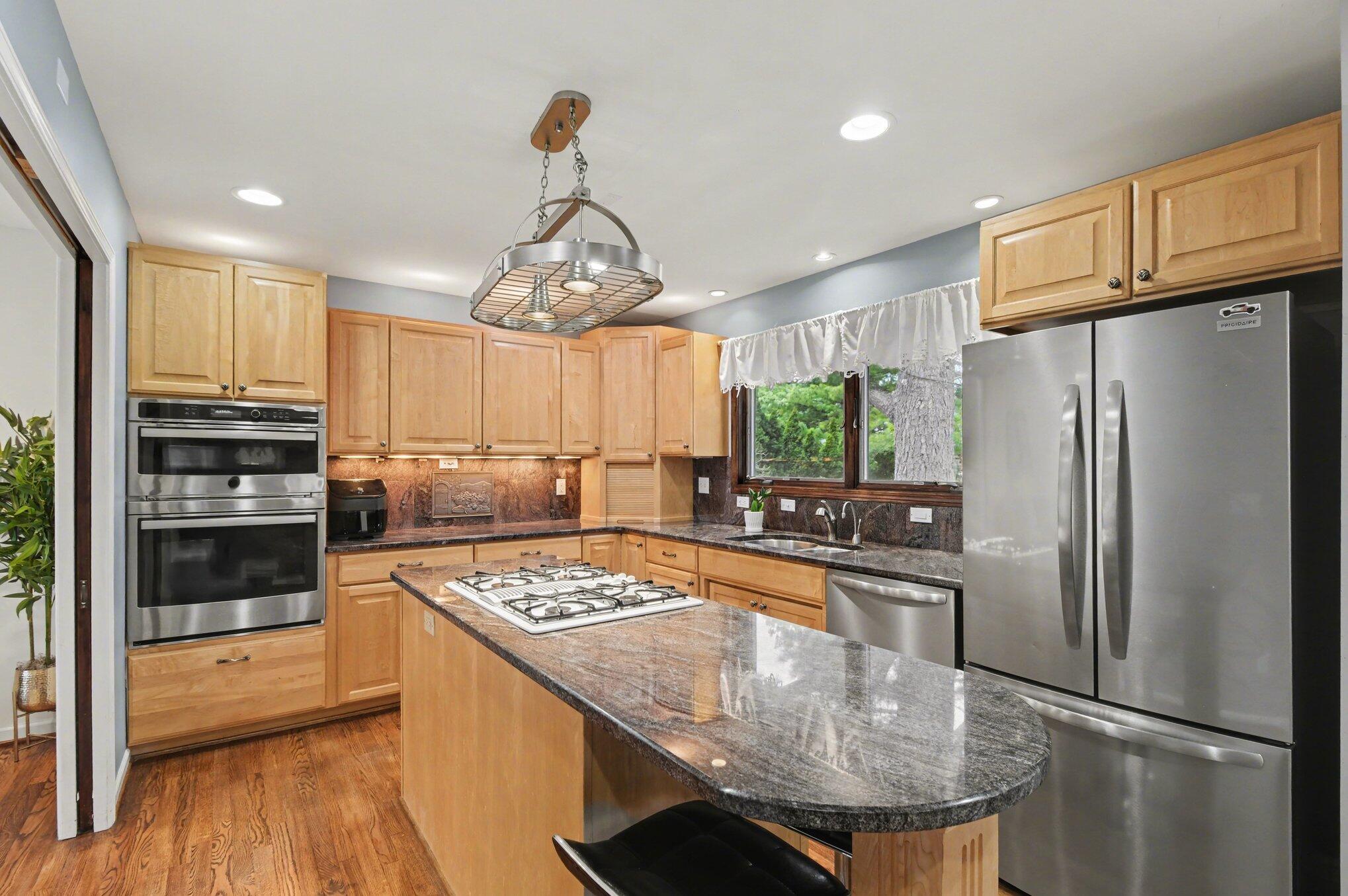 3786 Quarton Road Bloomfield Hills, MI 48302 - Photo 7 of 32 011_file_5252