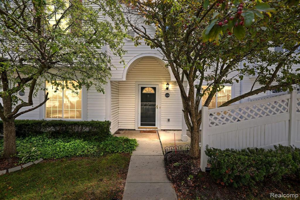 22210 Cape Cod Way Farmington Hills, MI 48336 - Photo 1 of 26