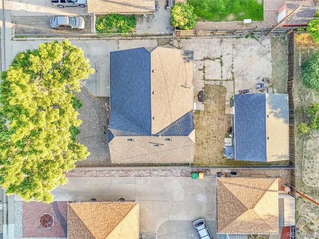a buildings view with a outdoor space