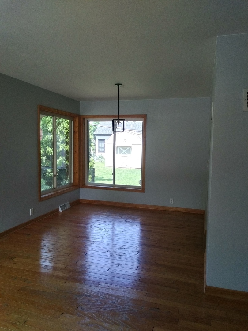 28W512 Batavia Road Warrenville, IL 60555 - Photo 4 of 23