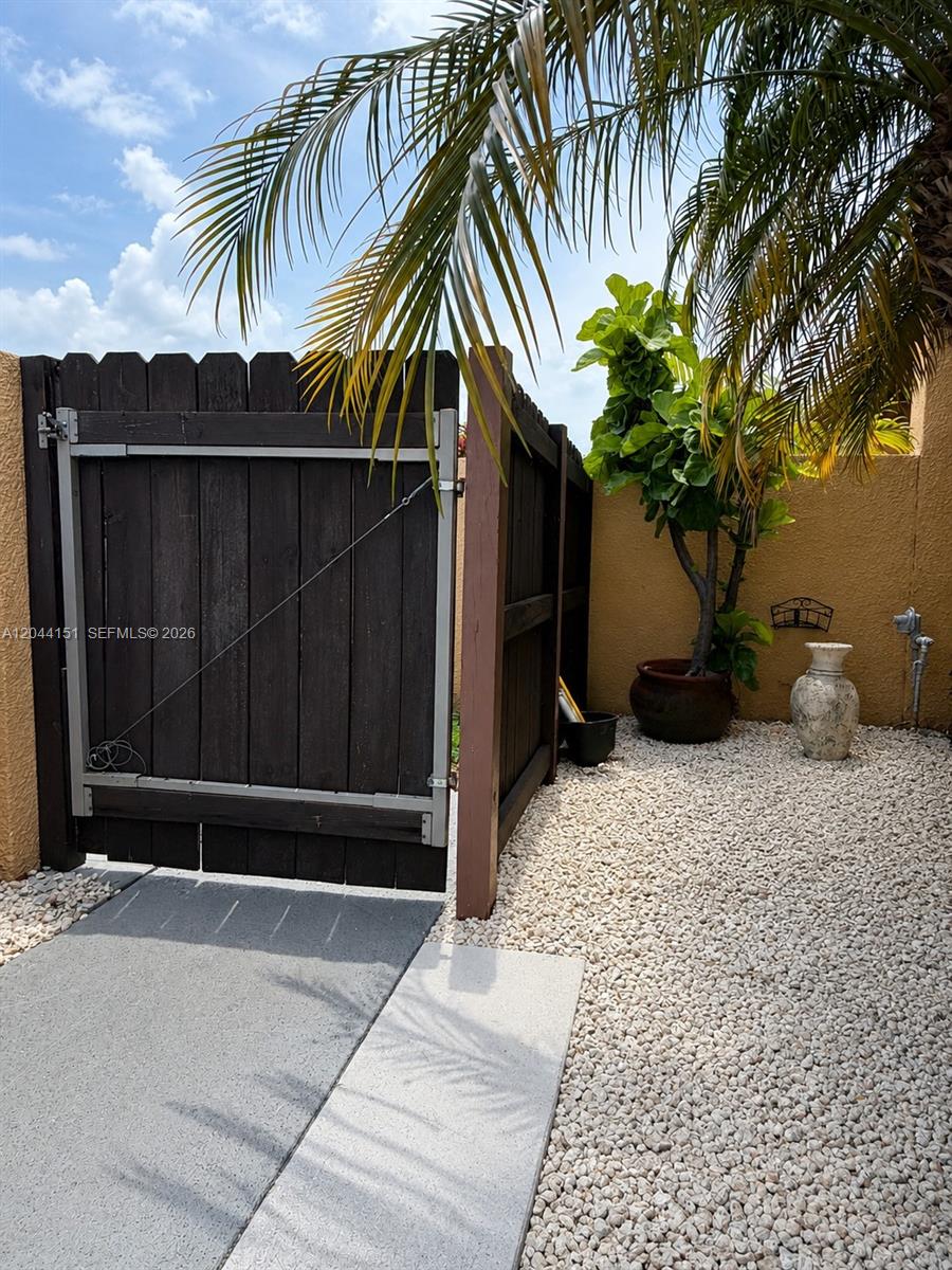 14725 Southwest 86th Lane Miami, FL 33193 - Photo 7 of 32