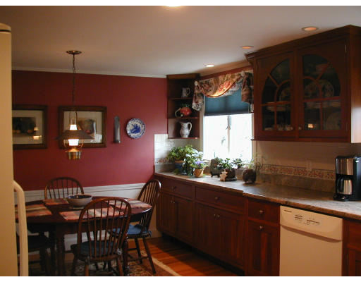 34 Lothrop Road Reading, MA 01867 - Photo 5 of 9 Gallery Image 5