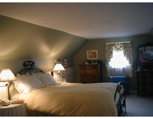 34 Lothrop Road Reading, MA 01867 - Photo 9 of 9 Gallery Image 9