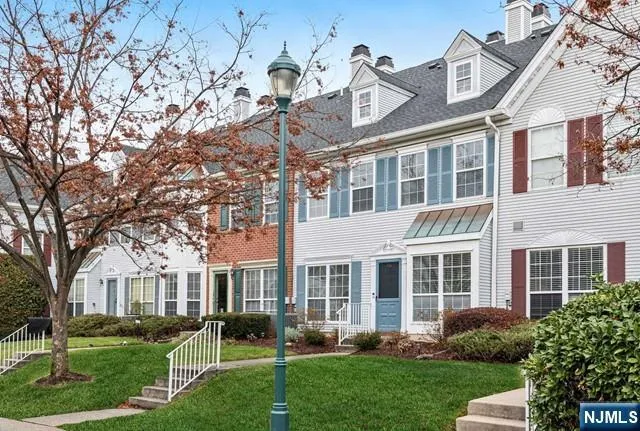 $3,025 | 1099 Coventry Way, Mahwah, NJ 07430