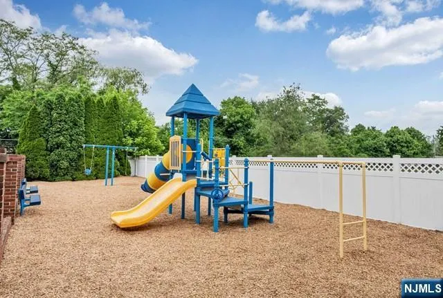 $3,025 | 1099 Coventry Way, Mahwah, NJ 07430