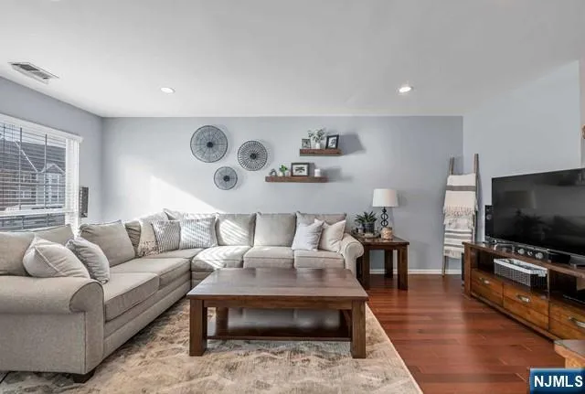 $3,025 | 1099 Coventry Way, Mahwah, NJ 07430