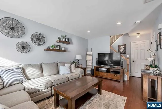 $3,025 | 1099 Coventry Way, Mahwah, NJ 07430