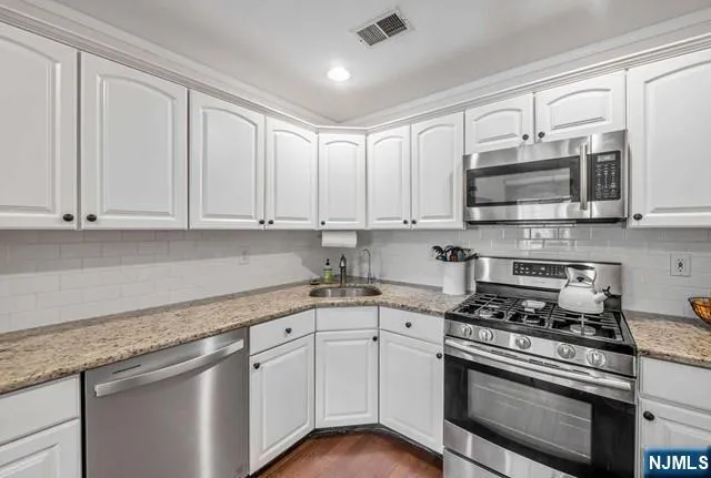 $3,025 | 1099 Coventry Way, Mahwah, NJ 07430