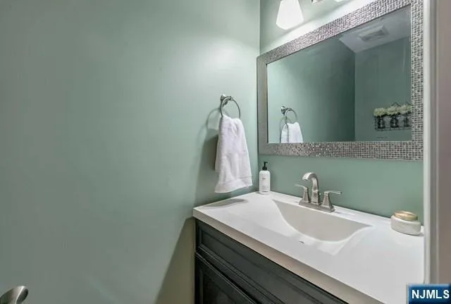 $3,025 | 1099 Coventry Way, Mahwah, NJ 07430