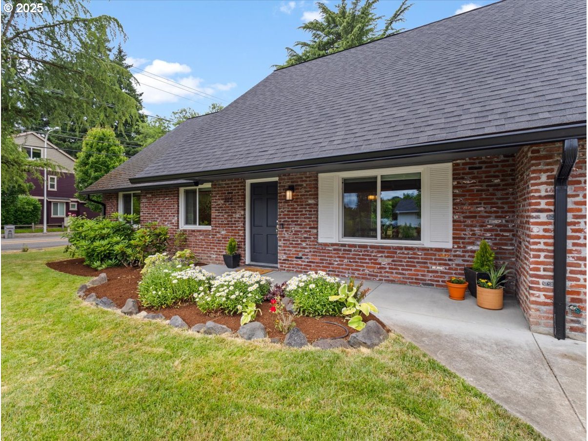 765 Southwest 136th Avenue Beaverton, OR 97005 - Photo 3 of 38 Gallery Image 3