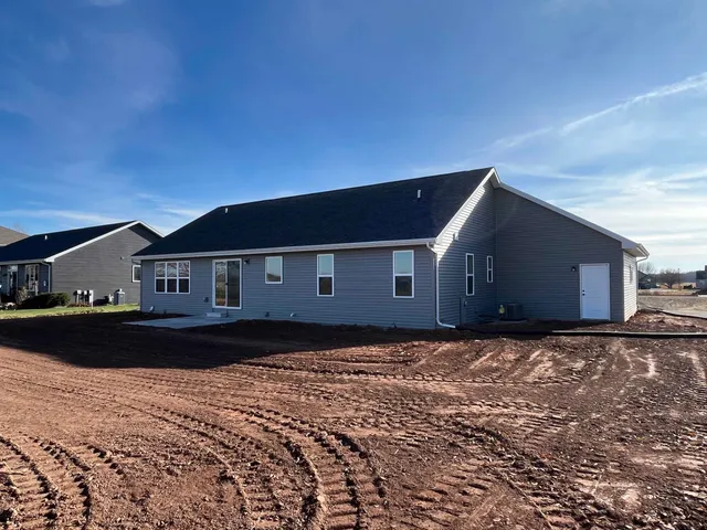 $409,900 | 1515 Caroline Drive, New London, WI 54961