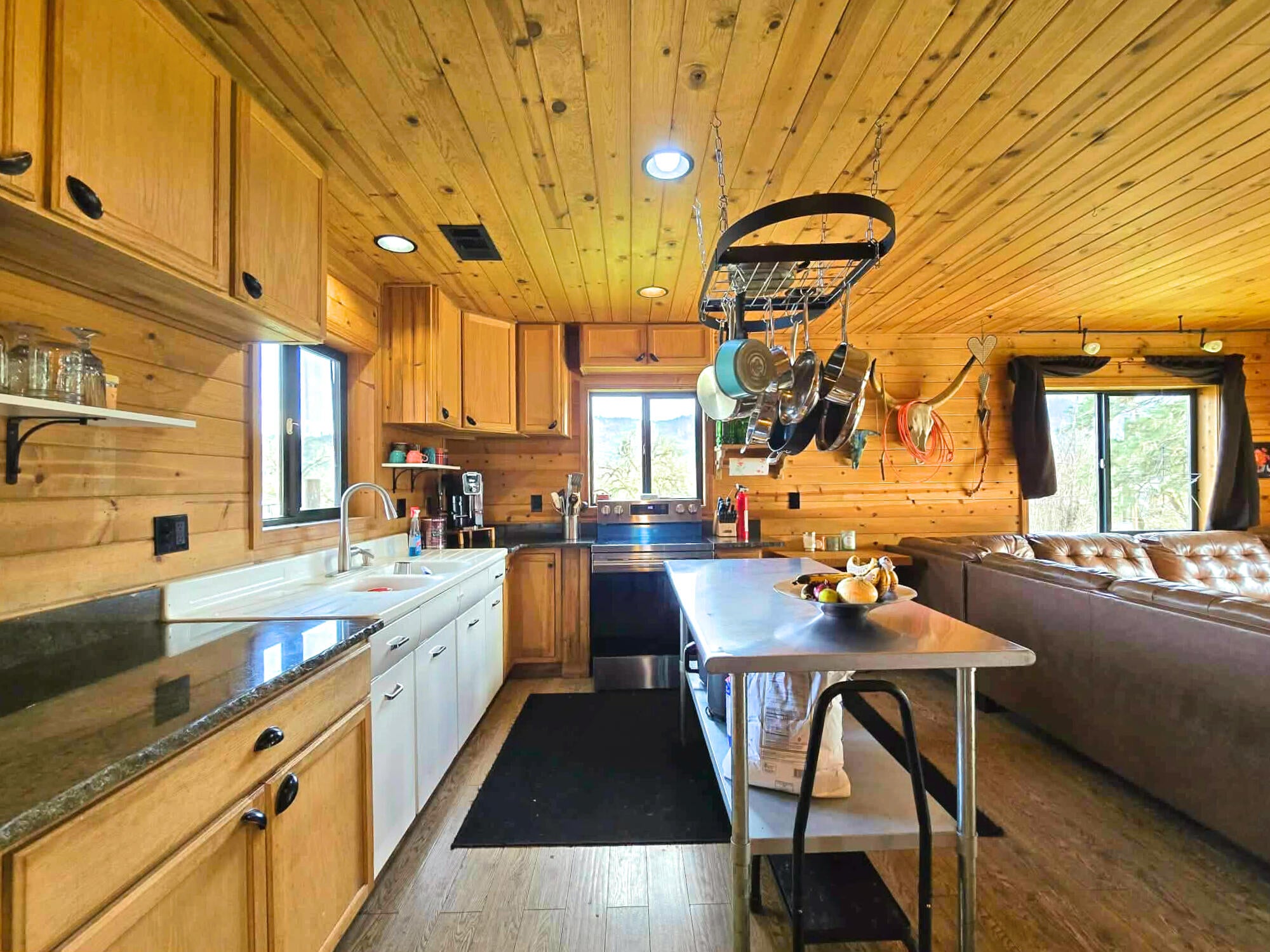 17275 Water Gap Road Williams, OR 97544 - Photo 13 of 48 dfe0105e-7d0a-4ccd-8481-e60f667fa09d-fot
