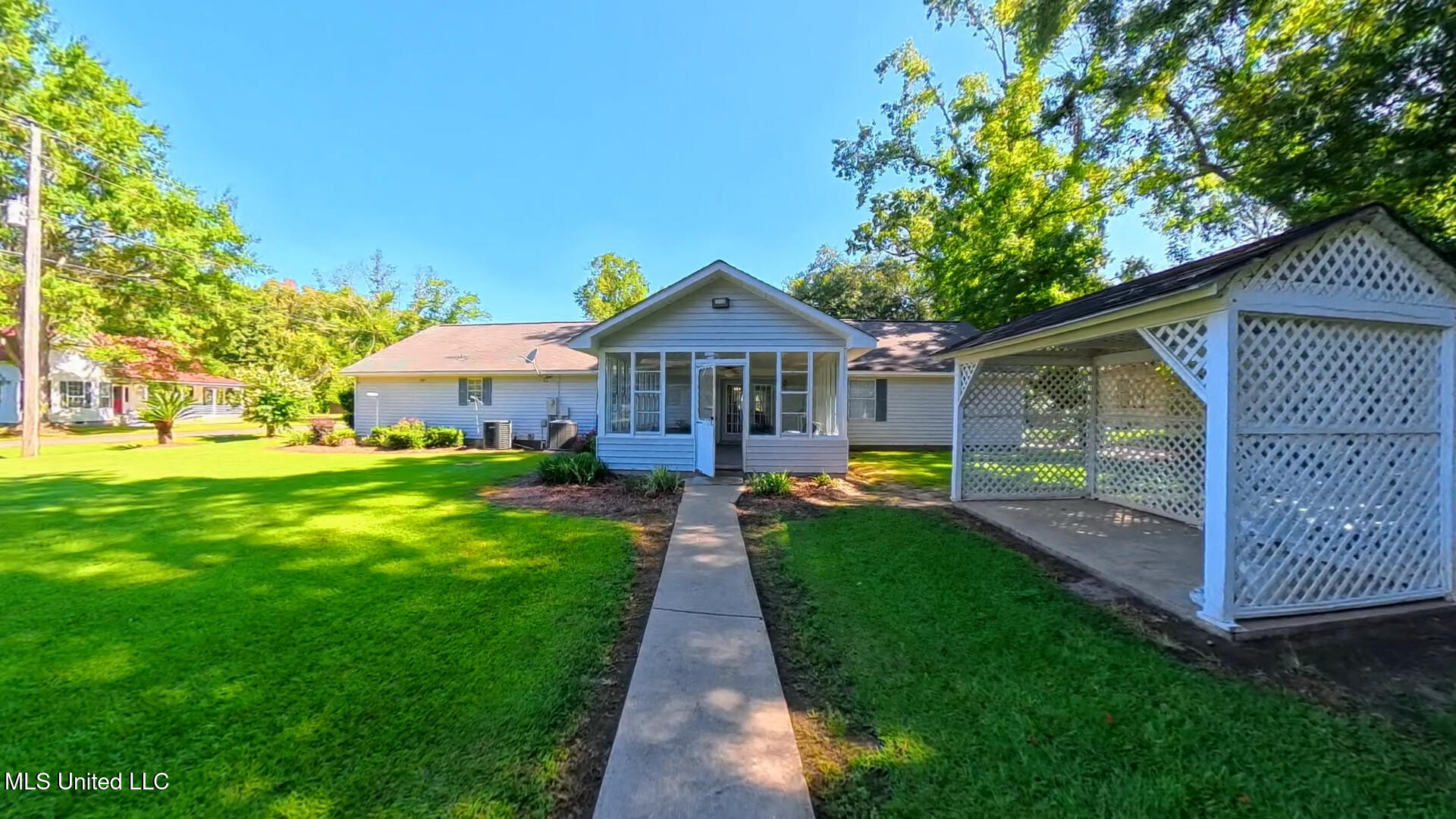 11 Lumpkin Street Lucedale, MS 39452 - Photo 14 of 15 11 Lumpkin St. sunroom shop walkway