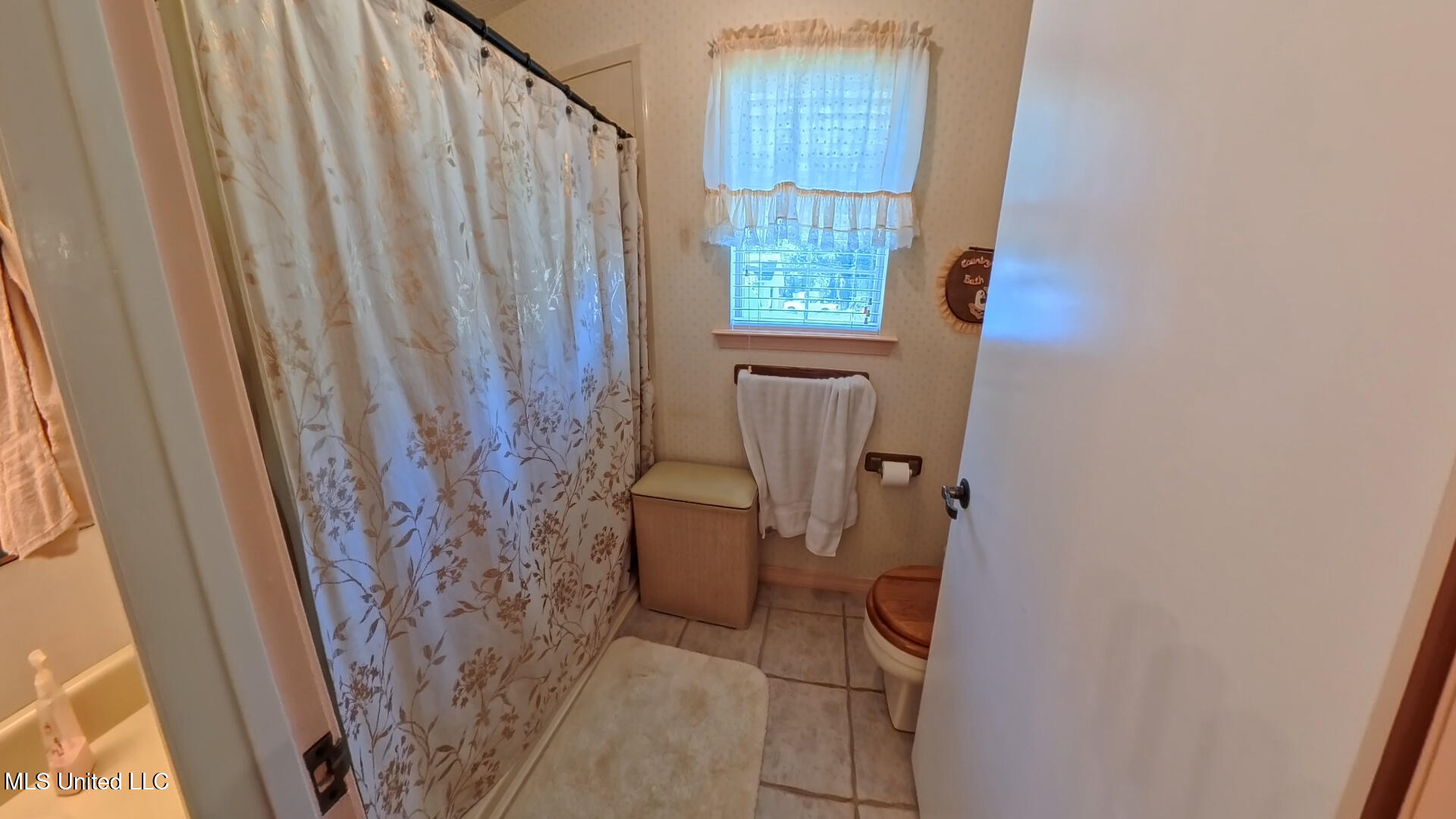 11 Lumpkin Street Lucedale, MS 39452 - Photo 7 of 15 11 Lumpkin St. bathroom