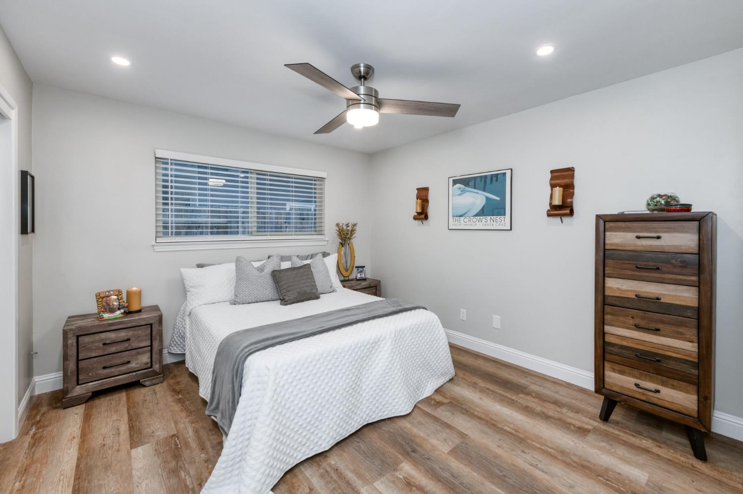 1540 West San Ramon Avenue Fresno, CA 93711 - Photo 26 of 32 a bedroom with a bed and a television