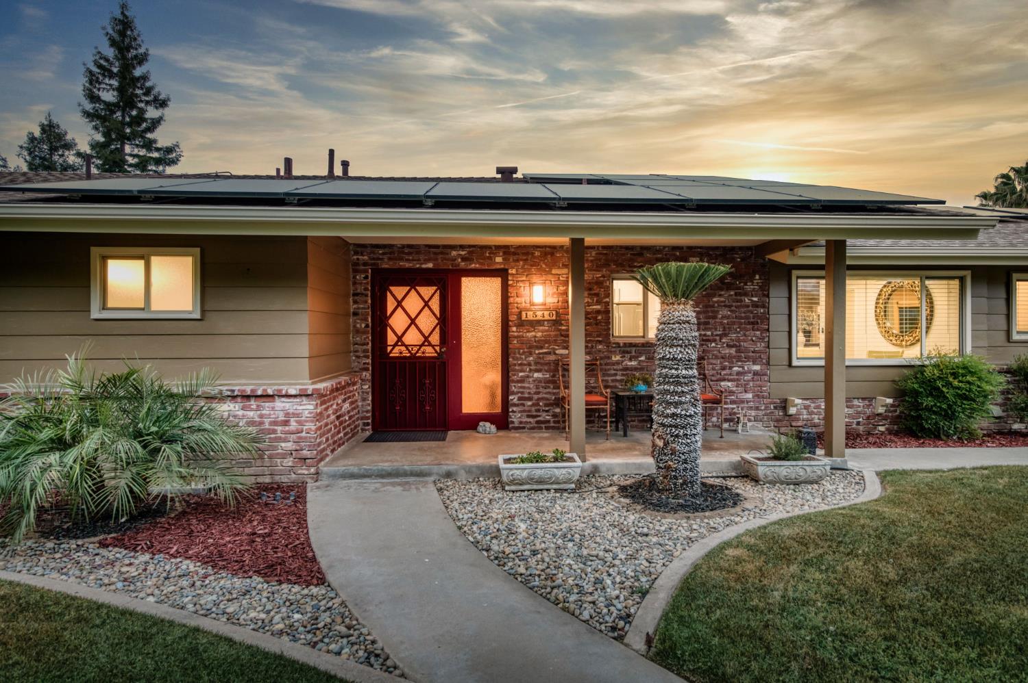 1540 West San Ramon Avenue Fresno, CA 93711 - Photo 3 of 32 a front view of a house