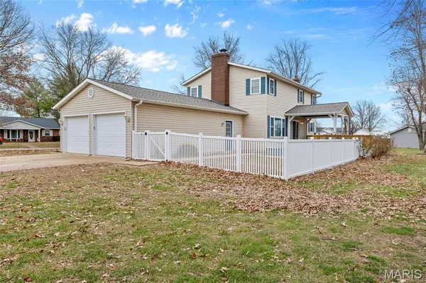 $299,900 | 1034 Raymond Drive, Red Bud, IL 62278