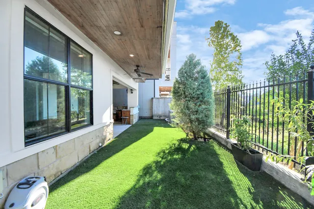 a view of a house with backyard and porch