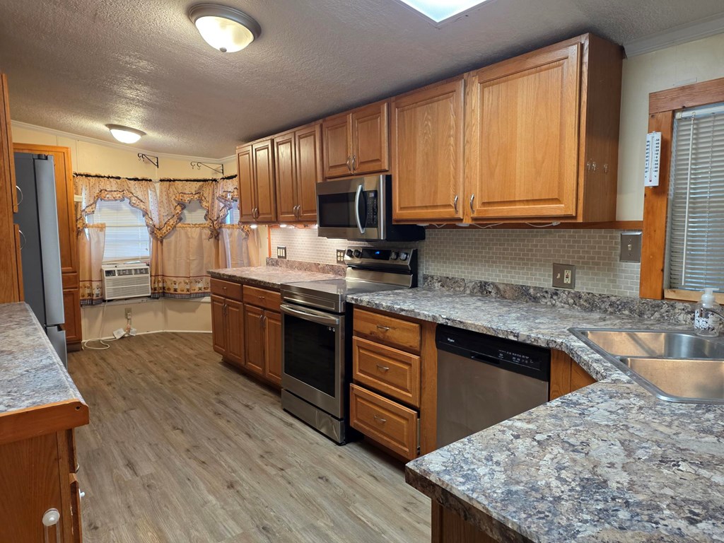 1723 Scott Road Kerrville, TX 78028 - Photo 7 of 25