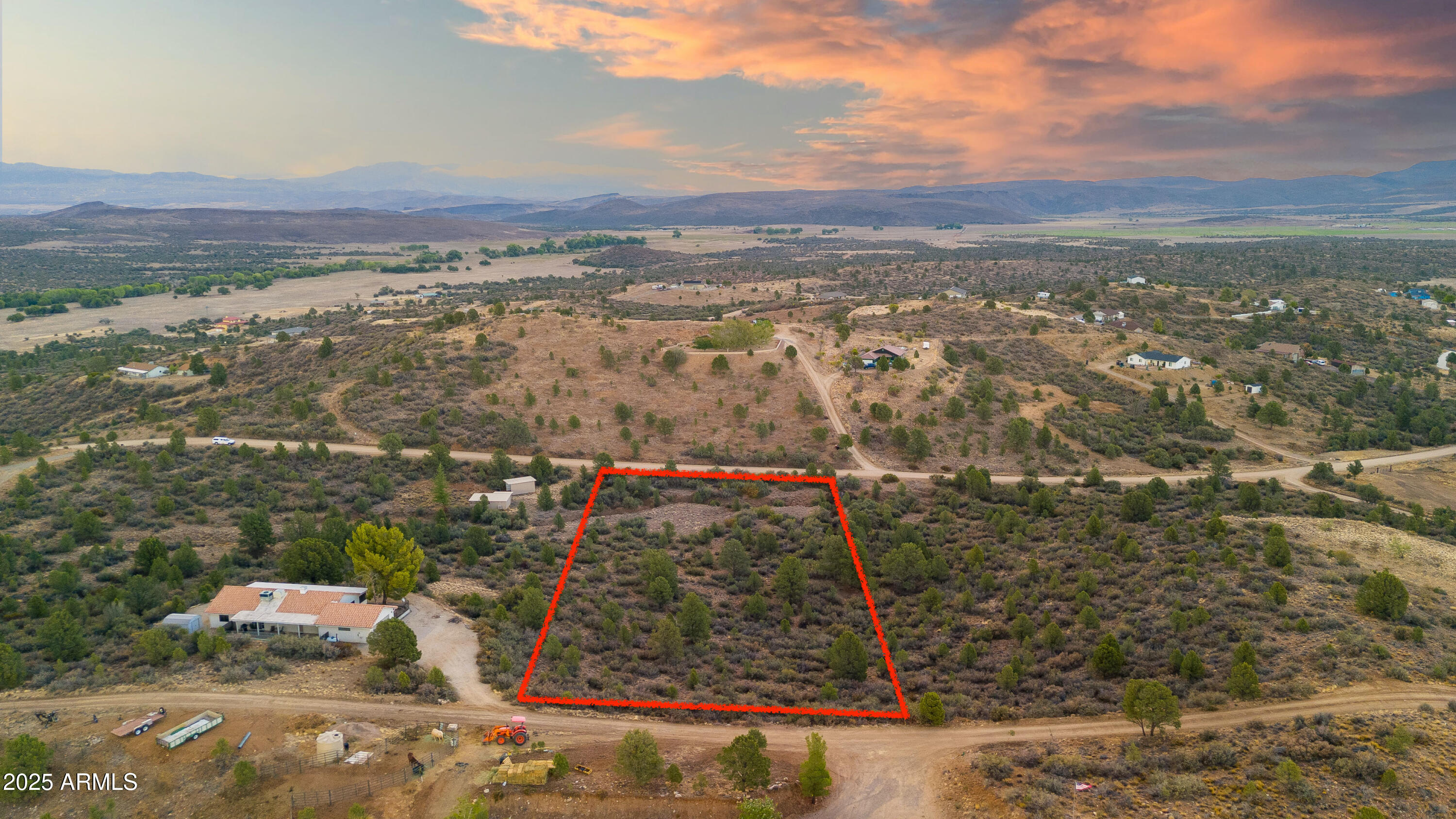 17455 Thunder Ridge Drive, Unit 93 Peeples Valley, AZ 86332 - Photo 1 of 11 17455 s Thunder Ridge Dr00005