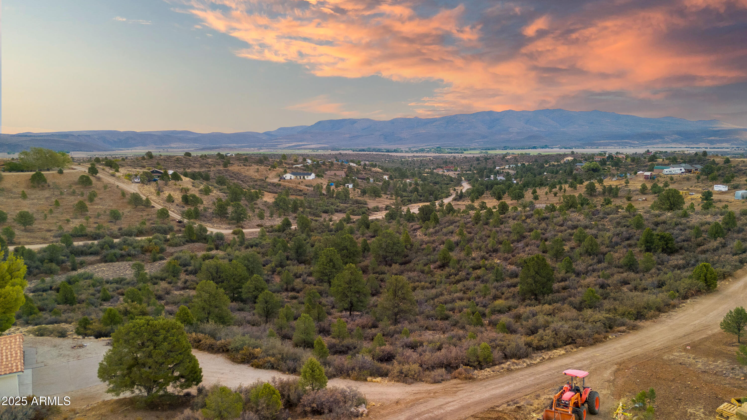 17455 Thunder Ridge Drive, Unit 93 Peeples Valley, AZ 86332 - Photo 4 of 11 17455 s Thunder Ridge Dr00008