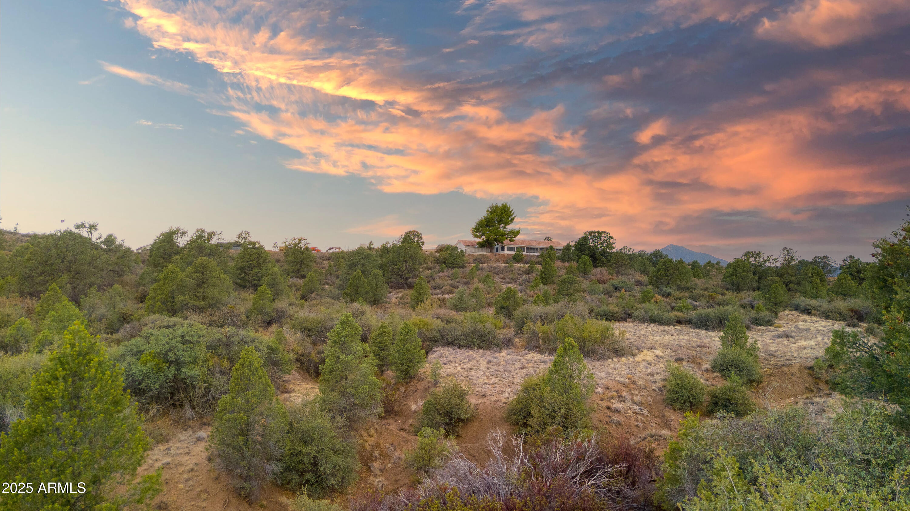 17455 Thunder Ridge Drive, Unit 93 Peeples Valley, AZ 86332 - Photo 6 of 11 17455 s Thunder Ridge Dr00009