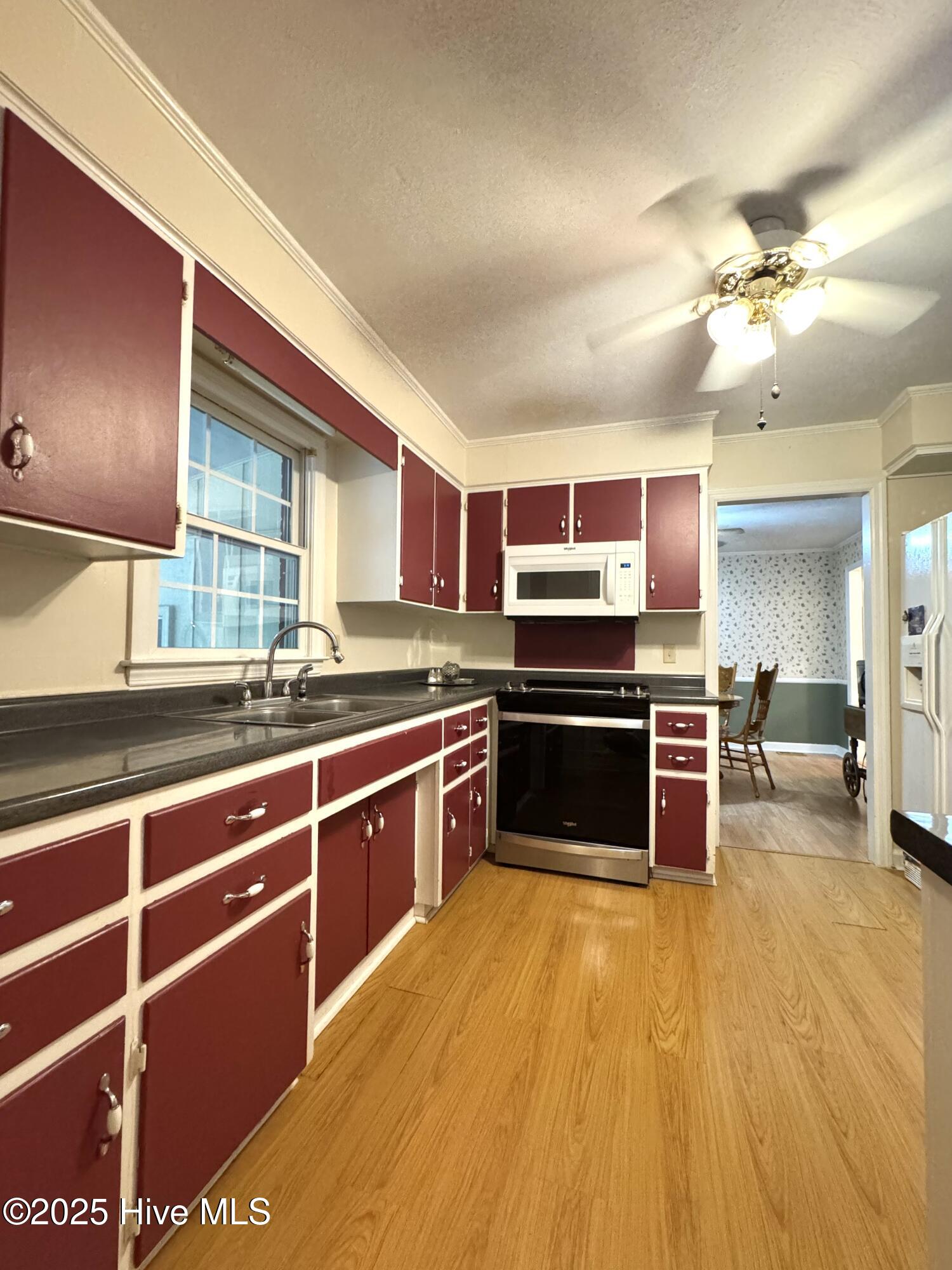 136 Brown Maultsby Road Whiteville, NC 28472 - Photo 15 of 25 Kitchen