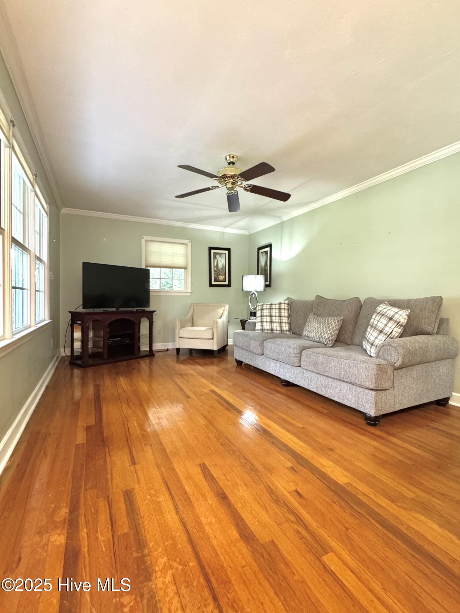 136 Brown Maultsby Road Whiteville, NC 28472 - Photo 5 of 25 Living Room
