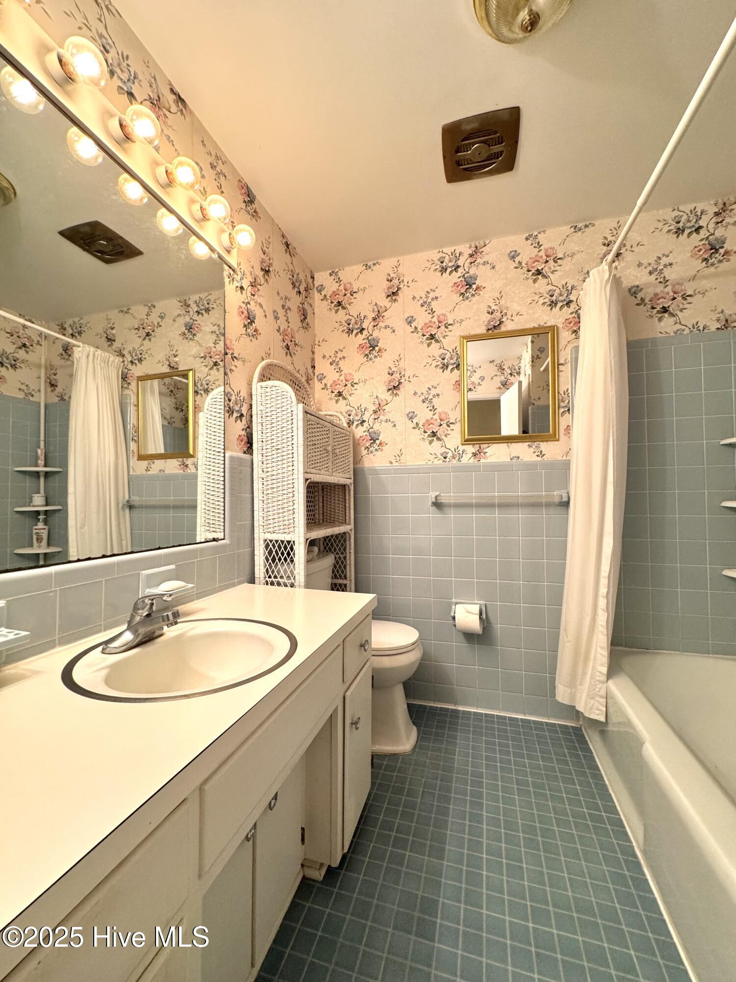 136 Brown Maultsby Road Whiteville, NC 28472 - Photo 8 of 25 Bathroom