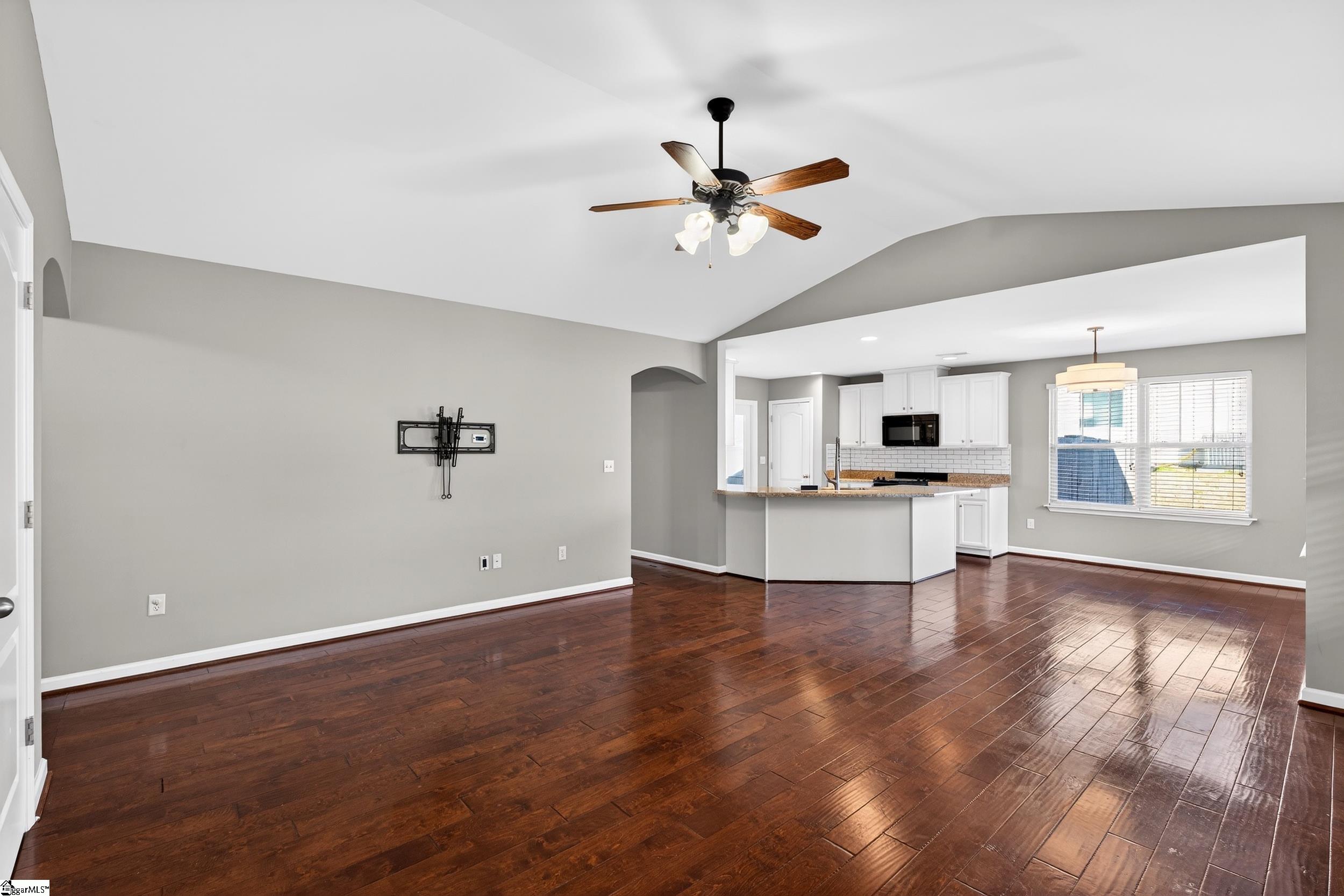 119 Autumn Hill Road Greer, SC 29651 - Photo 4 of 35