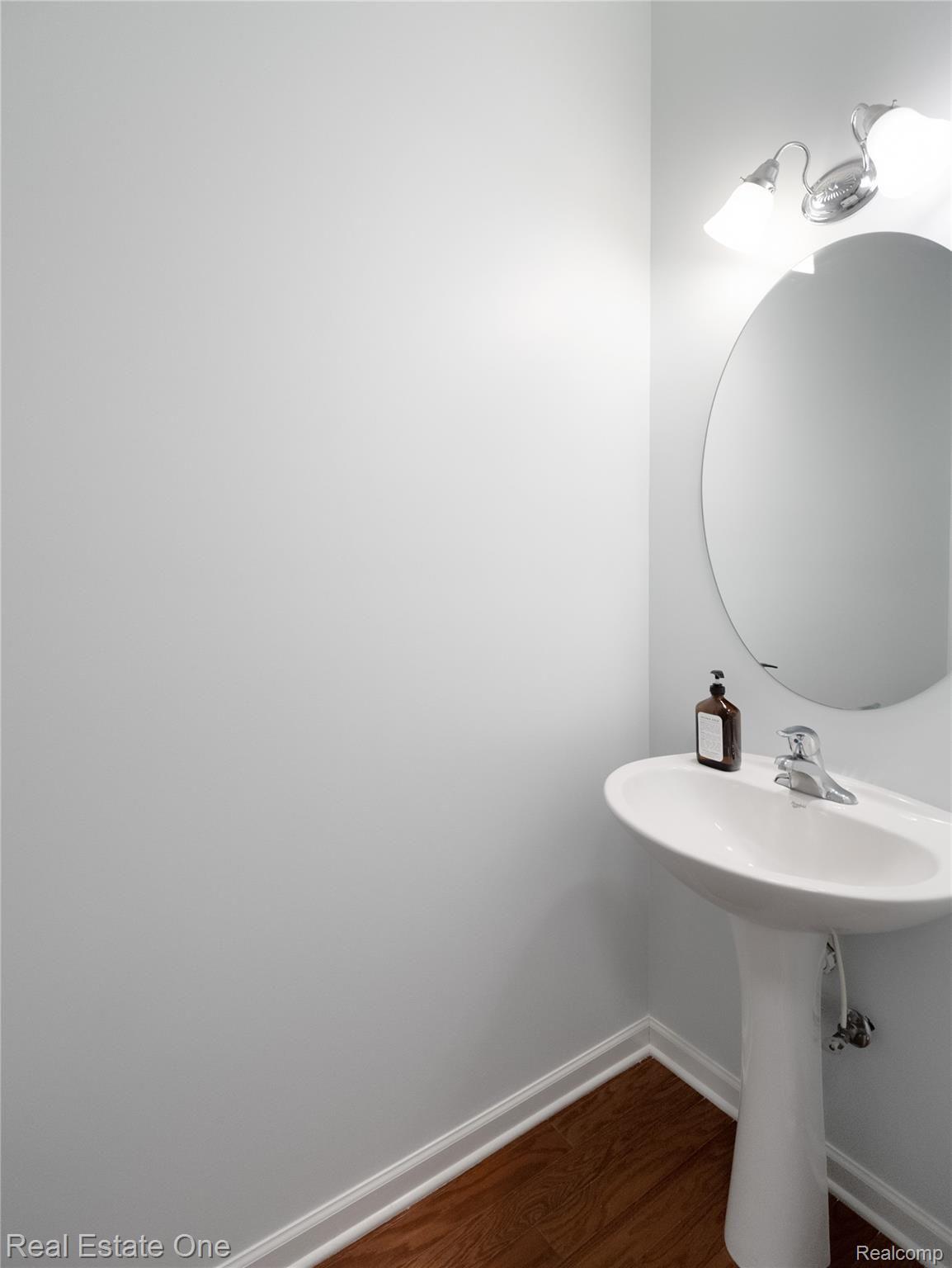 3597 Everett Drive Rochester, MI 48307 - Photo 25 of 57 1st Floor Half Bath with Pedestal Sink.jpg