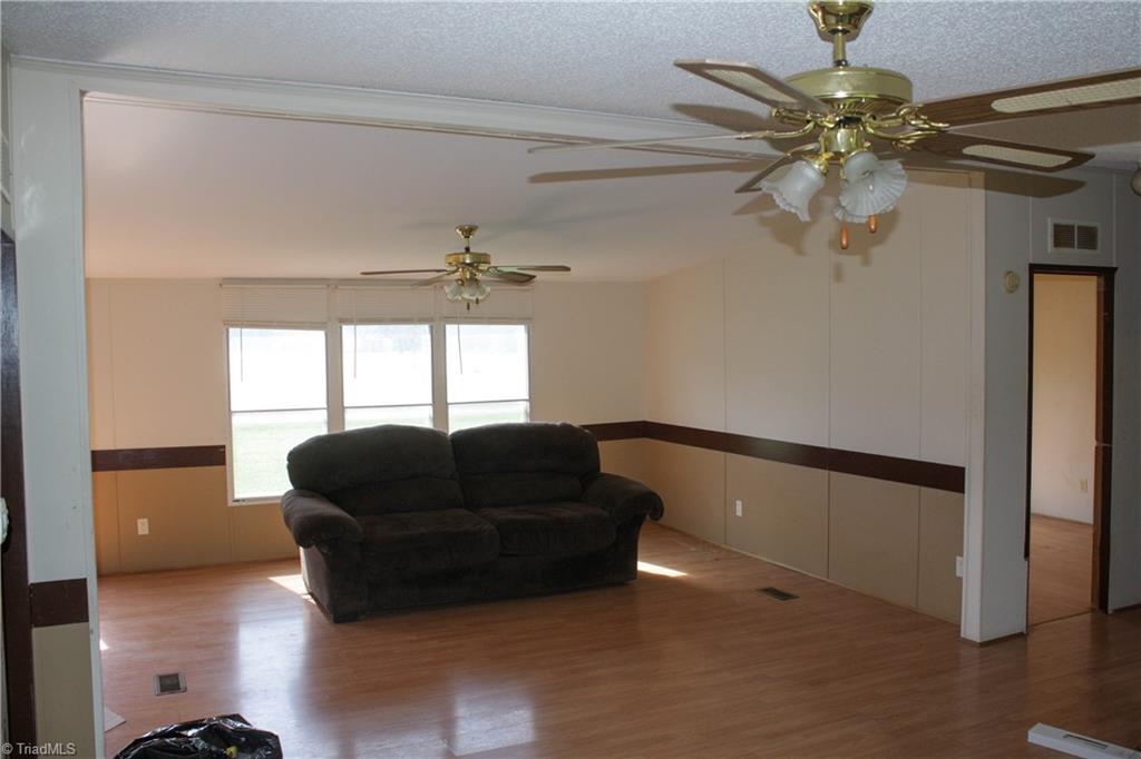 106 Childrens Home Road Mocksville, NC 27028 - Photo 2 of 12 HUGE Family Room