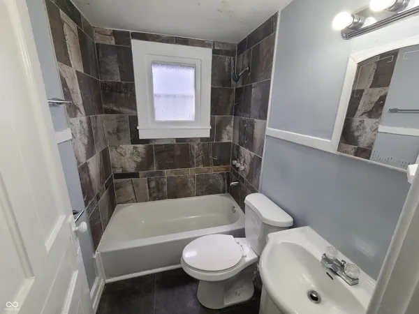 $1,400 | 22 South Belleview Place, Indianapolis, IN 46222