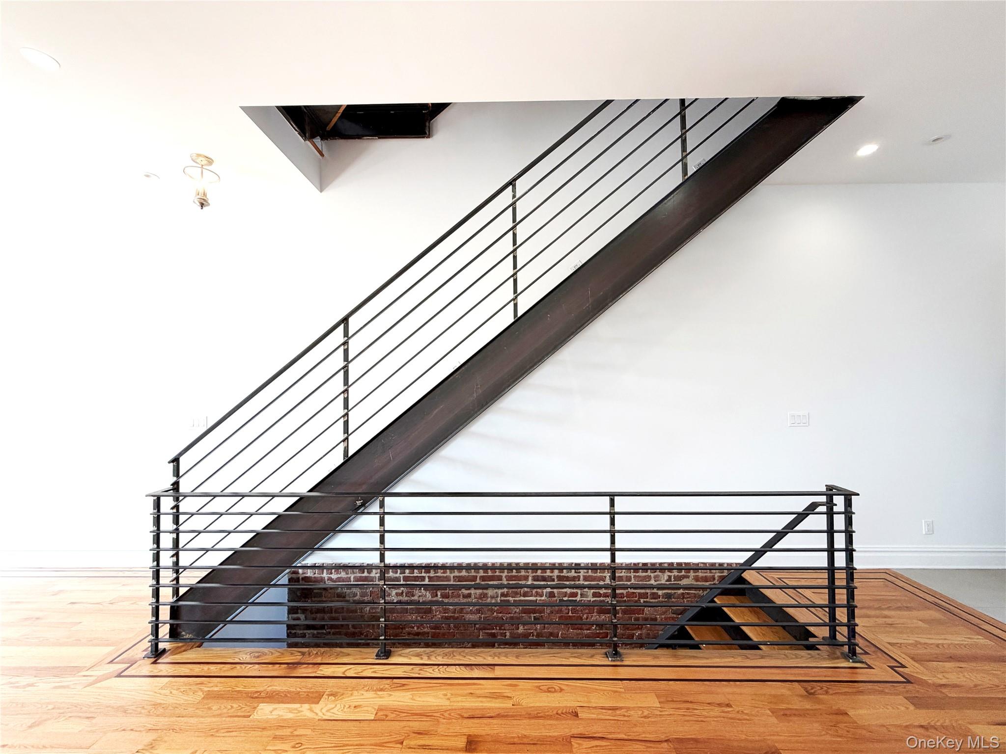 333 Tompkins Avenue, Unit PH2 Brooklyn, NY 11216 - Photo 15 of 33 a view of entryway