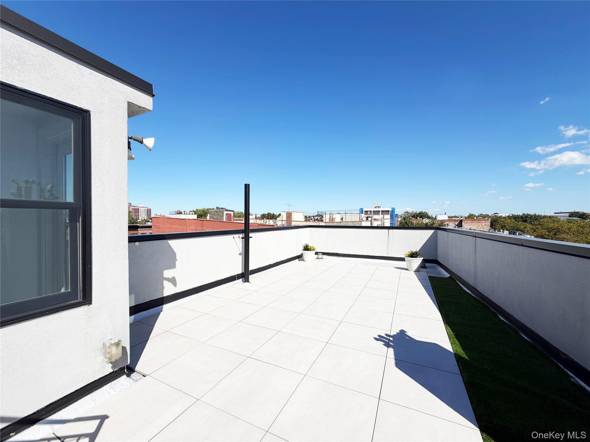 333 Tompkins Avenue, Unit PH2 Brooklyn, NY 11216 - Photo 4 of 33 a view of a terrace