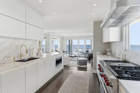 $4,750,000 | 688 Dune Road, West Hampton Dunes, NY 11978