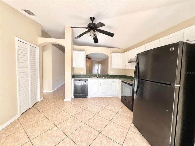 a bathroom with a toilet and a bathtub