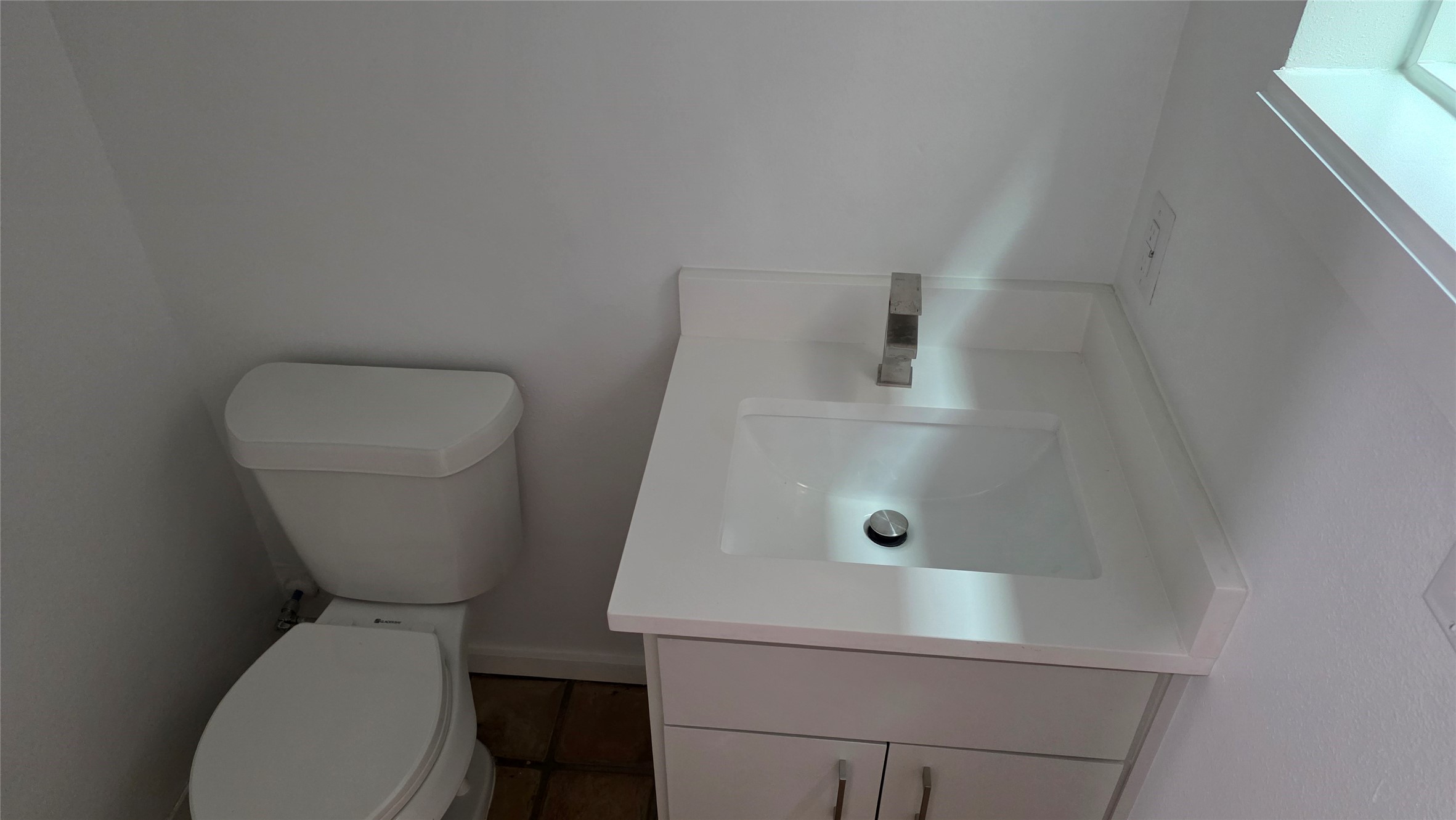 1205 Autrey Street, Unit 5 Houston, TX 77006 - Photo 8 of 13 Half Bath