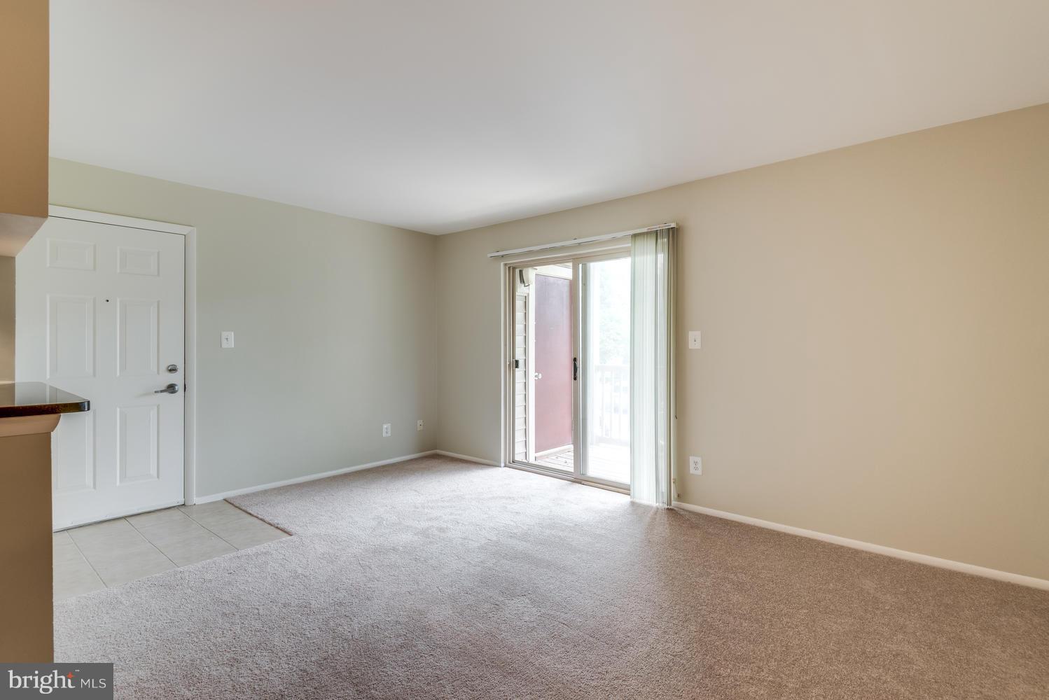 1732 Ascot Way, Unit E Reston, VA 20190 - Photo 3 of 21 Living Room