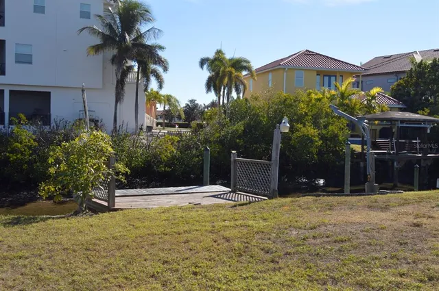 $2,500 | 6525 Manila Palm Way, Apollo Beach, FL 33572