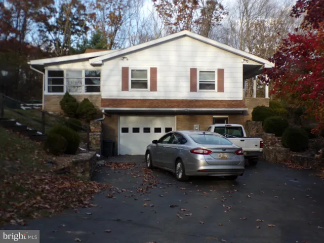 a car parked in front of white house