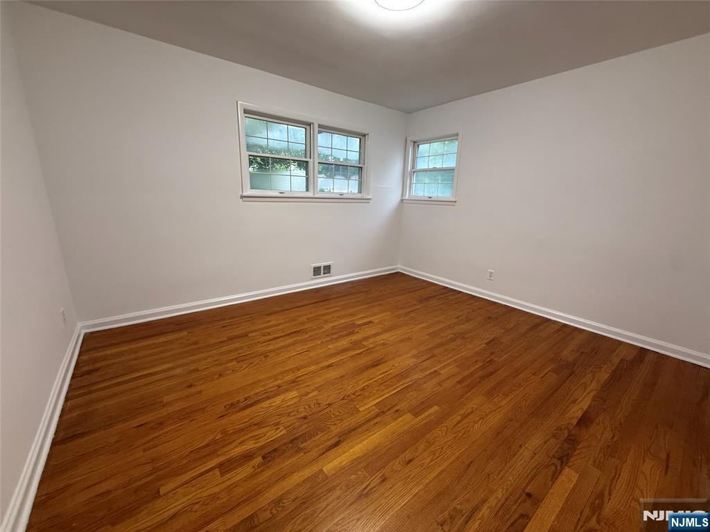 132 Heatherhill Road Cresskill, NJ 07626 - Photo 5 of 25