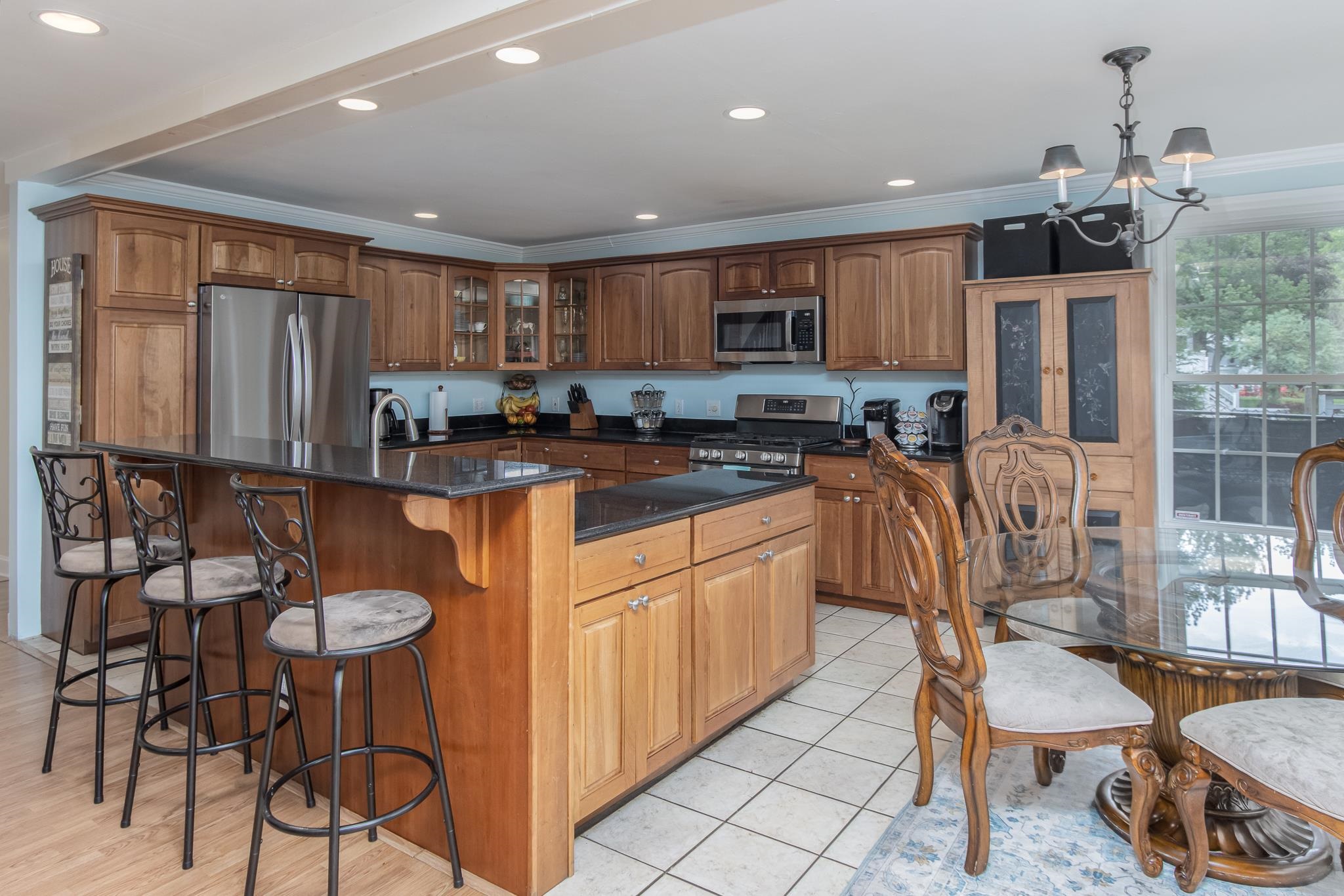 19 Escumbuit Road Derry, NH 03038 - Photo 8 of 36