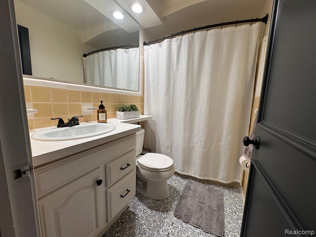 2898 Yorkshire Road Birmingham, MI 48009 - Photo 14 of 24