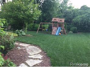 3382 Everett Drive Rochester, MI 48307 - Photo 90 of 92 RearSummer.jpg